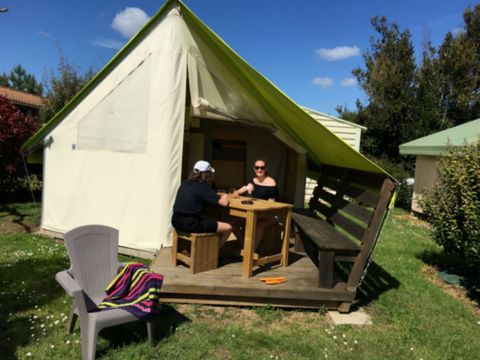 Tente en toile et en bois 4 personnes - LODGE SAHARI avec sanitaire privatif