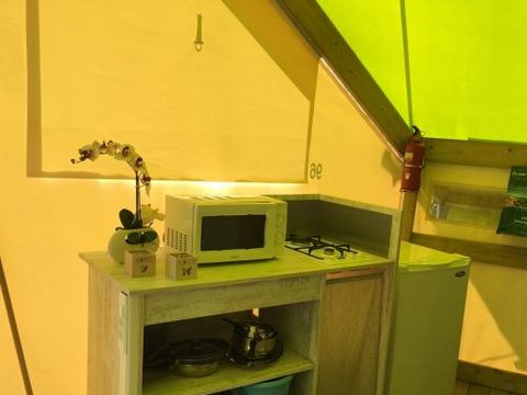 Tente en toile et en bois 4 personnes - LODGE SAHARI avec sanitaire privatif