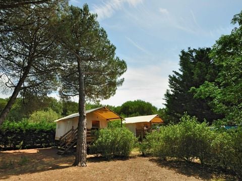 TENTE TOILE ET BOIS 4 personnes - Cabane Lodge Standard sur pilotis 34m² - 2 chambres - terrasse couverte de 10m² 4 pers
