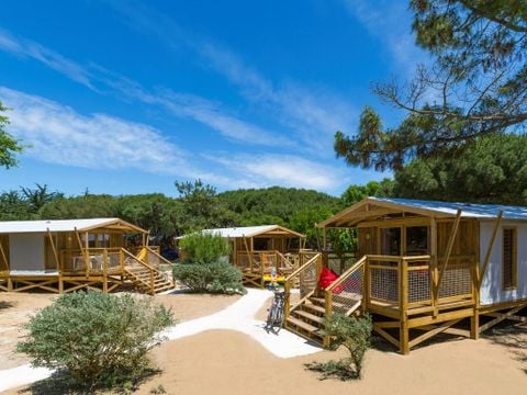 CHALET 5 personnes - Sweetflower Confort 43m² - 2 chambres - TV + draps + serviettes + terrasse semi-couverte de 11m² 4/5 pers