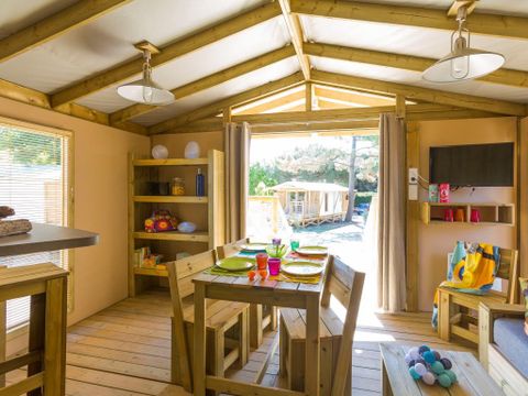 CHALET 5 personnes - Sweetflower Confort 43m² - 2 chambres - TV + draps + serviettes + terrasse semi-couverte de 11m² 4/5 pers