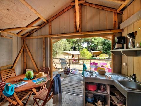 TENTE TOILE ET BOIS 4 personnes - Cabane Lodge Bois Standard sur pilotis 38m² - 2 chambres - terrasse couverte de 8m² + TV 4 pers.