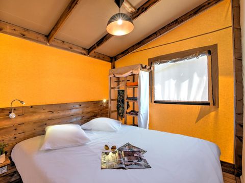 TENTE TOILE ET BOIS 5 personnes - Ecolodge Cotton Confort 32 m² - 2 chambres - terrasse couverte de 11m² + TV 5 pers