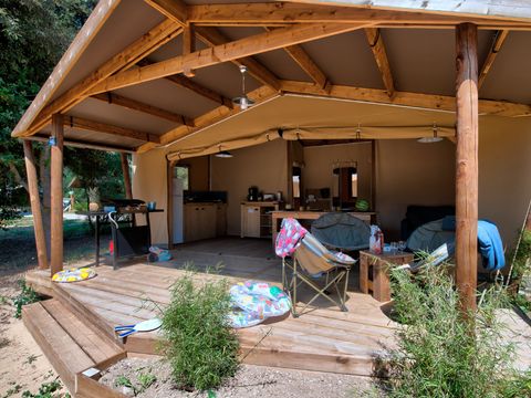 TENTE TOILE ET BOIS 6 personnes - Ecolodge Cotton Confort 35m² - 3 chambres - terrasse couverte de 11m² + TV 6 pers