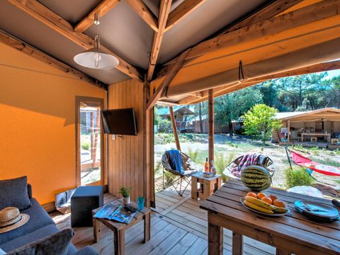 TENTE TOILE ET BOIS 6 personnes - Ecolodge Cotton Confort 35m² - 3 chambres - terrasse couverte de 11m² + TV 6 pers
