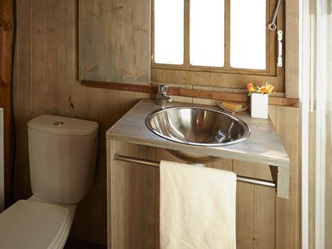 HÉBERGEMENT INSOLITE 4 personnes - LODGE BOIS CONFORT sur pilotis