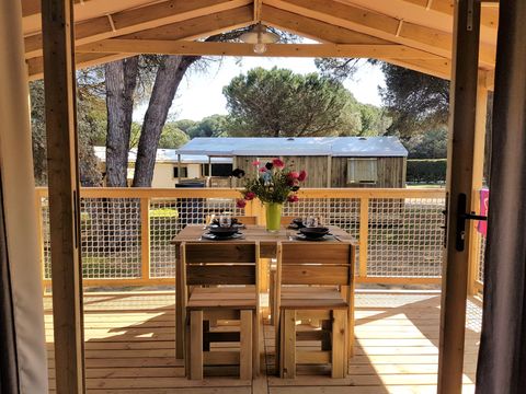 TENTE TOILE ET BOIS 4 personnes - Cosyflower Premium 38m² - 2 chambres + TV + draps + serviettes + terrasse semi-couverte 11m² 4/5 pers