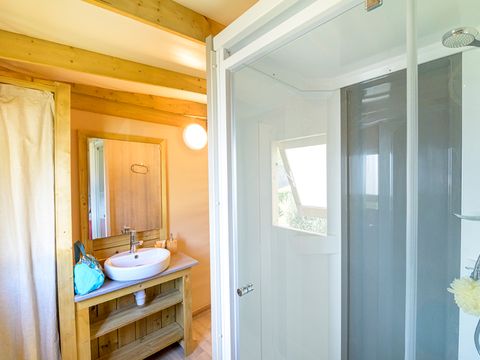 TENTE TOILE ET BOIS 4 personnes - Cosyflower Premium 38m² - 2 chambres + TV + draps + serviettes + terrasse semi-couverte 11m² 4/5 pers