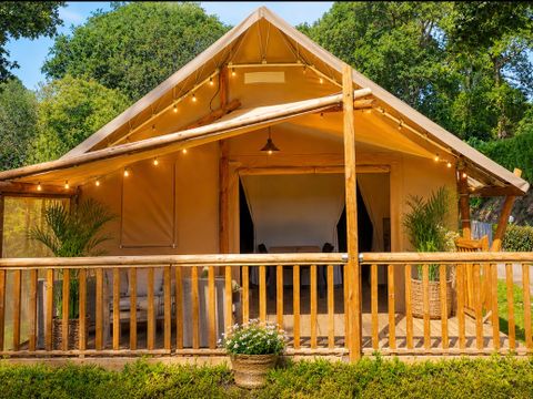 TENTE TOILE ET BOIS 4 personnes - Tente Lodge - 2 chambres + terrasse - avec sanitaires