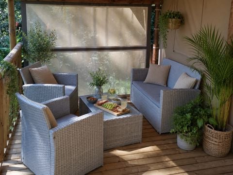 TENTE TOILE ET BOIS 4 personnes - Tente Lodge - 2 chambres + terrasse - avec sanitaires