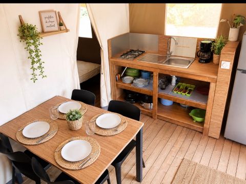 TENTE TOILE ET BOIS 4 personnes - Tente Lodge - 2 chambres + terrasse - avec sanitaires