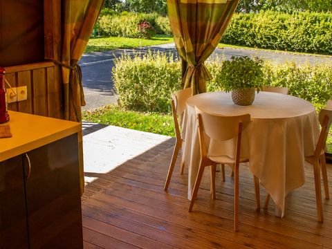 Tente en toile et en bois 4 personnes - 2 chambres + terrasse