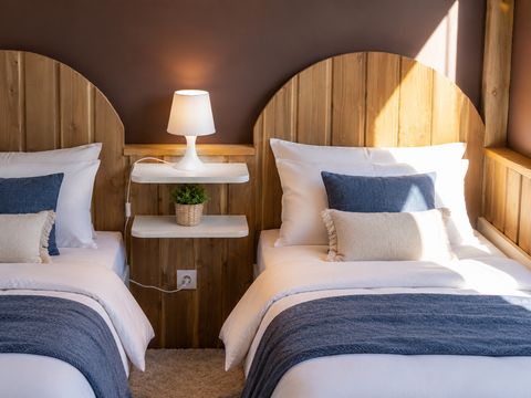 Tente en toile et en bois 4 personnes - 2 chambres + terrasse