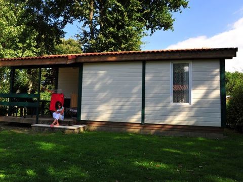CHALET 7 personnes - Chalet bois Confort 31m² - 2 chambres dont terrasse couverte + TV 5/7 pers