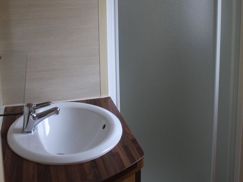 MOBILHOME 4 personnes - Mobil-home Confort 23m² - 2 chambres + Terrasse semi-couverte 9m² 4 pers