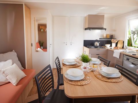 MOBILHOME 6 personnes - HomeFlower Premium 35m² - 3 chambres + Terrasse semi-couverte + TV + LV 7 pers
