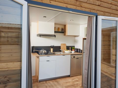 MOBILHOME 5 personnes - HomeFlower Premium 29m² (2 chambres) + Terrasse semi-couverte + TV + LV