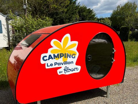 HÉBERGEMENT INSOLITE 2 personnes - Cosy Mobil Atypique (1ch - 2pers.) (sans sanitaires) + parasol + chaises 1/2 pers