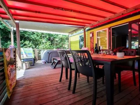 MOBILHOME 4 personnes - Duo Premium 3 Pièces 4 Personnes Jacuzzi + Climatisé + TV