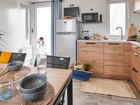 Mobilhome 6/8 personnes - GRAND - CONFORT - 3 chambres - 31 m² terrasse couverte - Lave-vaisselle