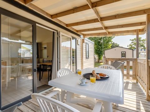 Mobilhome 4/6 personnes - GRAND - CONFORT - 2 chambres - 29 m² terrasse couverte - Lave-vaisselle