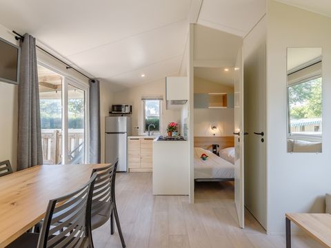 Mobilhome 4/6 personnes - GRAND - CONFORT - 2 chambres - 29 m² terrasse couverte - Lave-vaisselle