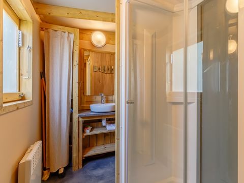 LODGE 6 personnes - Cabane Lodge Cosy Flower CONFORT 2 chambres 27m² - Terrasse Couverte 4/6 pers