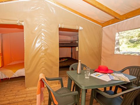 Tente en toile et en bois 5 personnes - Lodge sans sanitaires