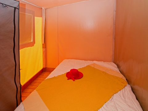 Tente en toile et en bois 5 personnes - Lodge sans sanitaires