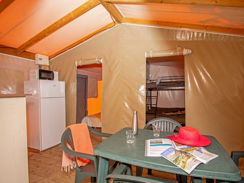 Tente en toile et en bois 5 personnes - Lodge sans sanitaires