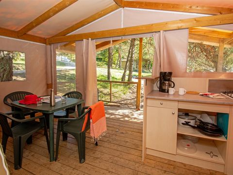 Tente en toile et en bois 5 personnes - Lodge sans sanitaires