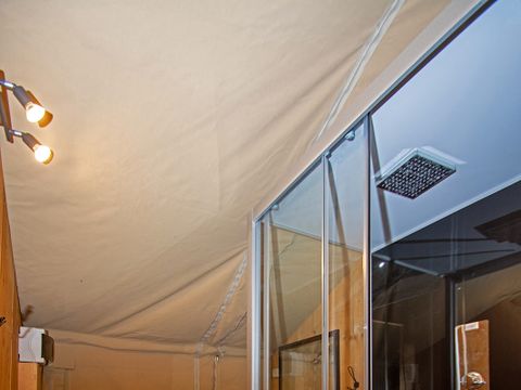 Tente en toile et en bois 5 personnes - Tente lodge premium avec sanitaires 5 personnes
