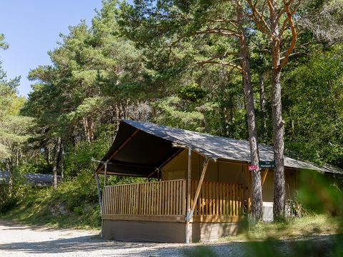 Tente en toile et en bois 5 personnes - Tente lodge premium avec sanitaires 5 personnes