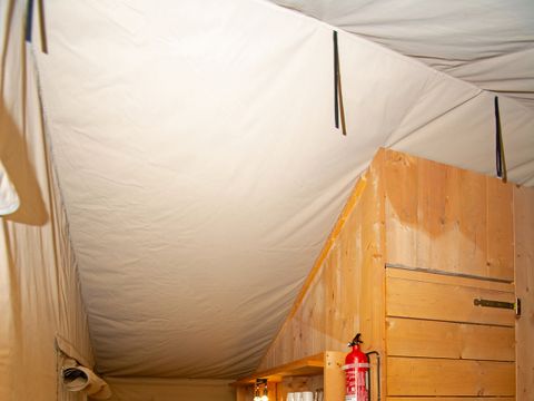 Tente en toile et en bois 5 personnes - Tente lodge premium avec sanitaires 5 personnes