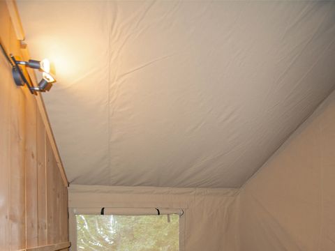 Tente en toile et en bois 5 personnes - Tente lodge premium avec sanitaires 5 personnes