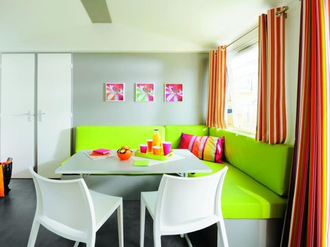 MOBILHOME 4 personnes - Confort 26m² 2ch 4 personnes + terrasse semi couverte (coté plage)