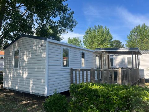 Mobilhome 4 personnes - Confort 26m² - 2 chambres - Terrasse semi couverte - Coté plage