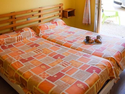 STUDIO 2 personnes - La Bourrine 1 Pièce 2 Personnes + TV