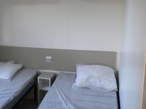 MOBILHOME 8 personnes - IRM 3 ch avec terrasse couverte