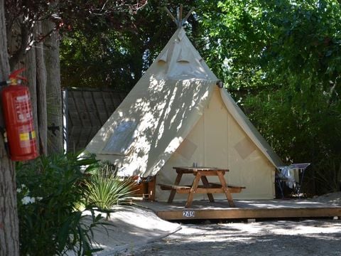 TENTE 4 personnes - Tipi 18m² (sans sanitaires)