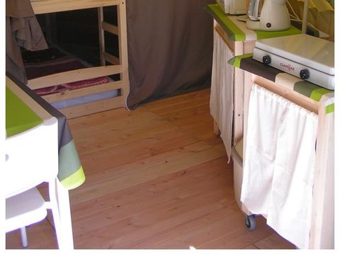 TENTE 4 personnes - Tipi 18m² (sans sanitaires)