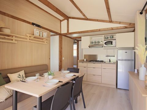 Chalet 5 personnes - NEW Premium 37m² dont 12m² de terrasse couverte - 2 chambres - Clim - Tv - Lave-vaisselle