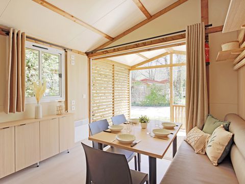 CHALET 5 personnes - NEW : Chalet Premium 37m² dont 12m² de terrasse couverte, 2 chambres, Clim, Tv, lave-vaisselle