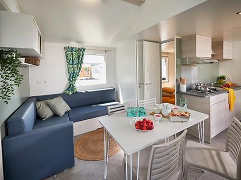 MOBILHOME 4 personnes - Homeflower Premium 29 m² (4p-2ch) Clim, Tv, lave-vaisselle, terrasse XXL
