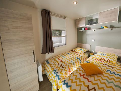 MOBILHOME 4 personnes - Homeflower Premium 29 m² (4p-2ch) Clim, Tv, lave-vaisselle, terrasse XXL
