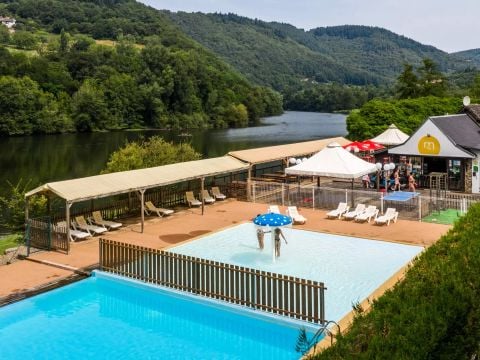  Camping Le Lac de Laval-de-Cère - Camping Lot