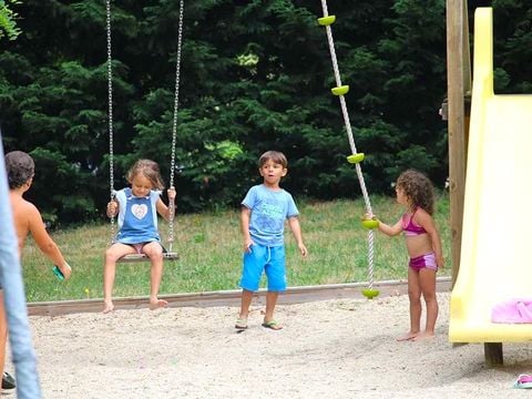  Camping Le Lac de Laval-de-Cère - Camping Lot - Afbeelding N°19