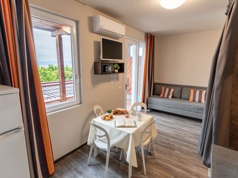 APPARTEMENT 2 personnes - supérieur deux pièces avec vue sur le lac 