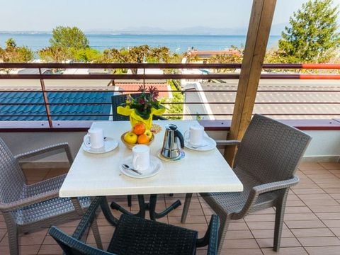 APPARTEMENT 2 personnes - supérieur deux pièces avec vue sur le lac 