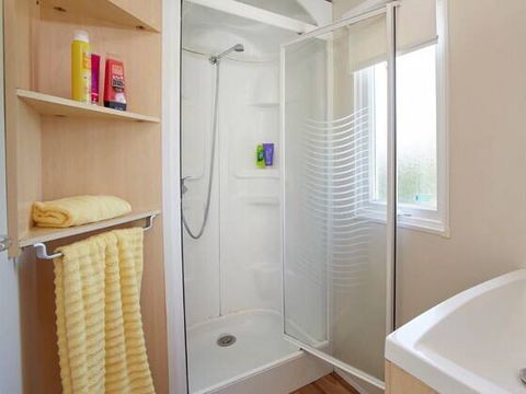Mobilhome 6 personnes - Classique | 3 Ch. | 6 Pers. | Terrasse surélevée | 1 SDB | Clim. | TV